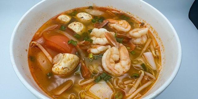 Tom Yum Goong Noodle Soup