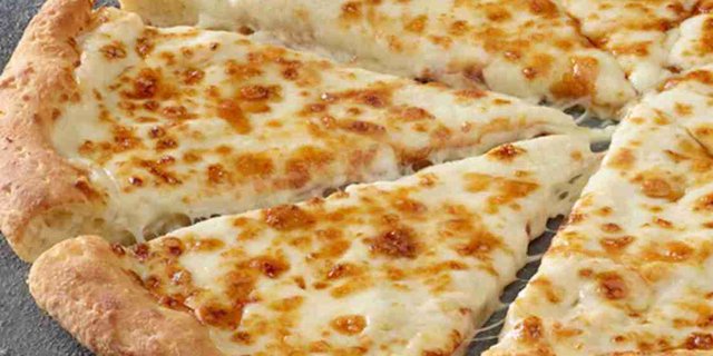 Thin-Crust Extra Cheesy Alfredo Pizza