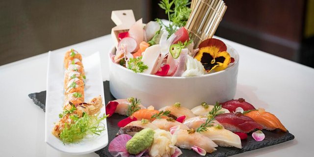 Chef's Sushi & Sashimi Deluxe