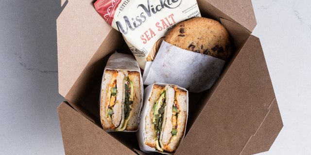 Green Chili Chicken & Avocado Sandwich Boxed Lunch