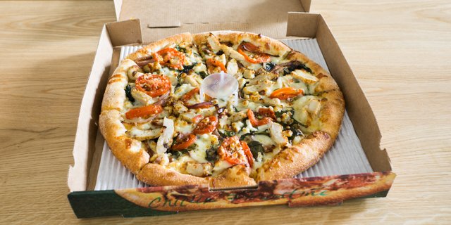 Gluten-Free Chicken Florentine Pizza