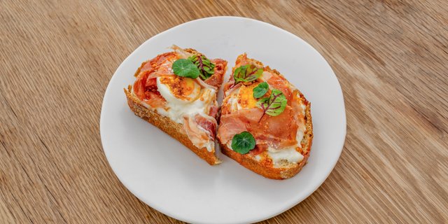 Prosciutto Tartine