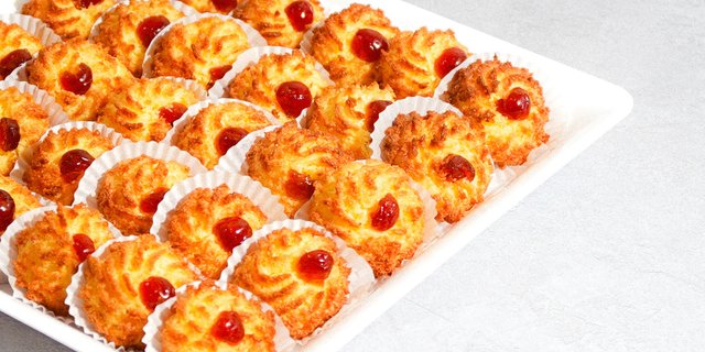 Coconut Macarons (Platter of 30)