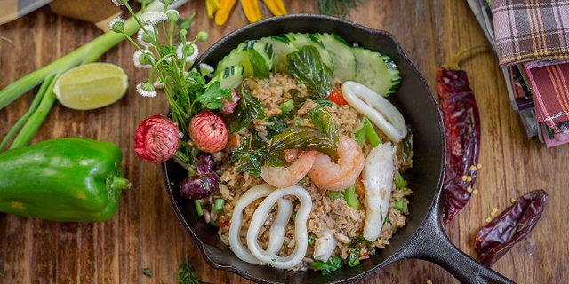 Kao Pad Kraprow Talay