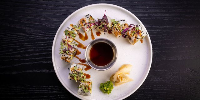 Cucumber & Avocado Roll
