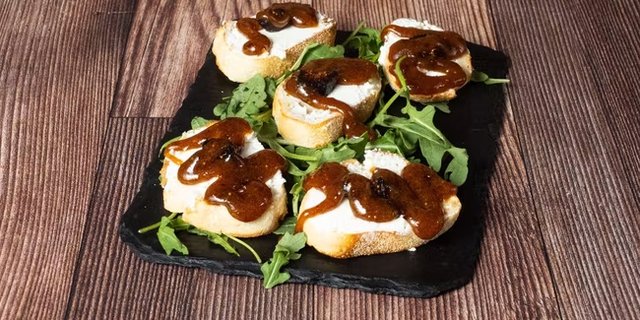 Mission Fig Crostini Platter