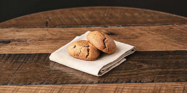PALEO CHOCOLATE CHIP COOKIE