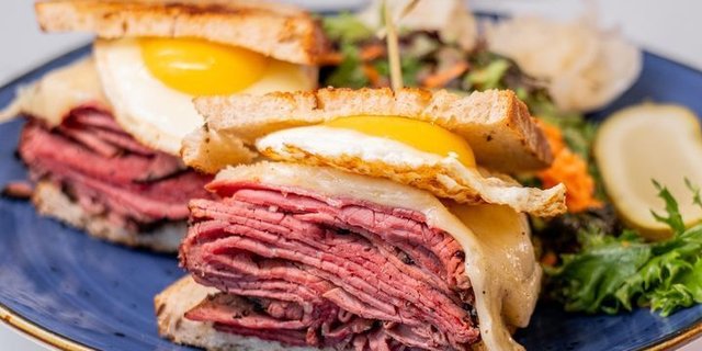 Egg-Strami Sandwich