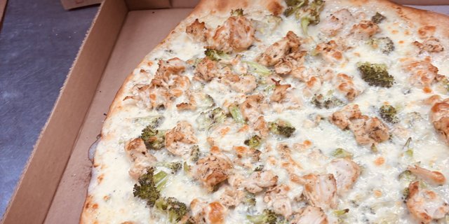 Chicken Broccoli Pizza