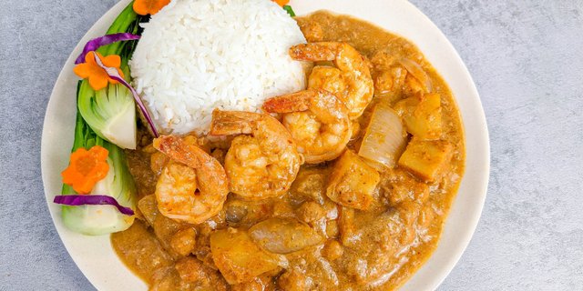 Shrimp Massaman Curry w/ Rice Box