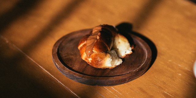 Medialuna w/ Dulce de Leche