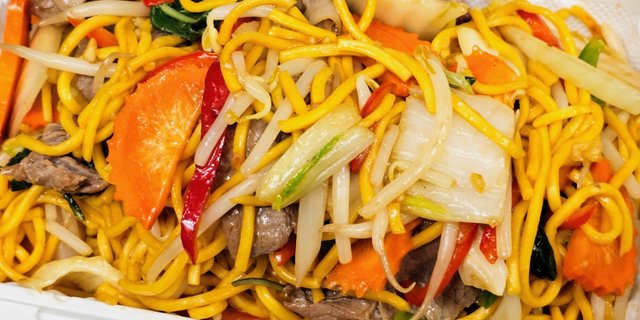 Chili Lo Mein Tray