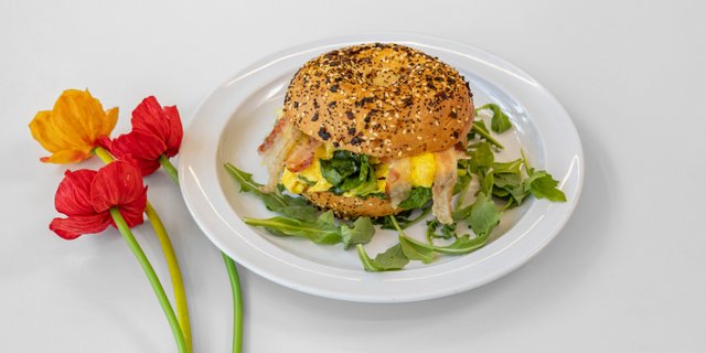 Bagel w/ Eggs, Bacon & Spinach