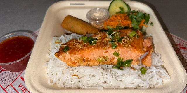 Smoked Salmon Noodles Boxed Lunch