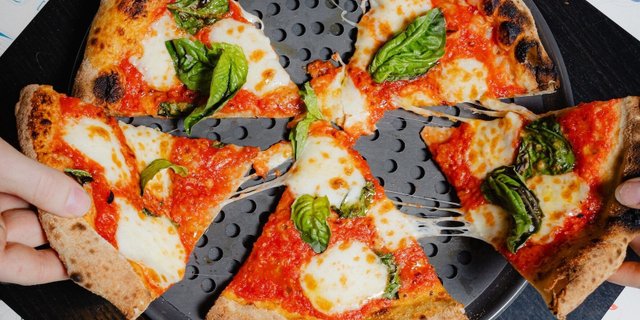 Gluten-Free Margherita Pizza