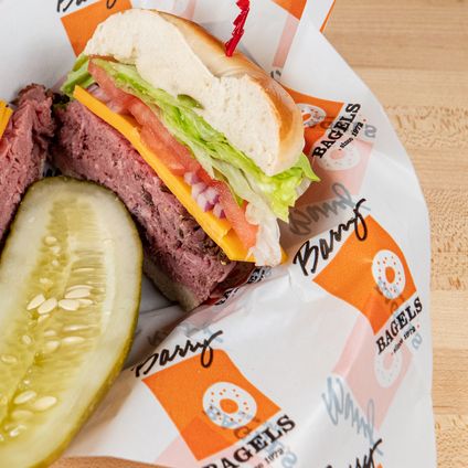 Classic Roast Beef & Cheddar Bagel Sandwiches