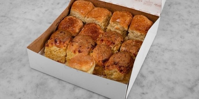 Gluten-Free Buttermilk Biscuit Bakers Dozen