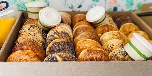 Bagels Mixed Dozen w/ Cream Cheese