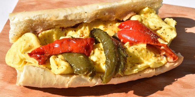 Pepper & Egg Sandwich