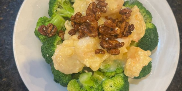 Jumbo Shrimp w/ Walnuts