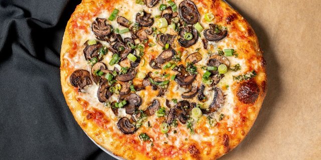 House Mushroom Pizza