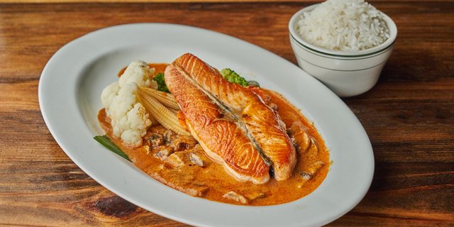 Salmon Chu Chee Bento Box