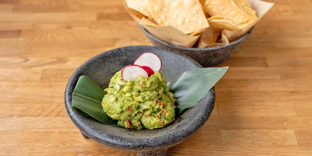 Chips & Guacamole