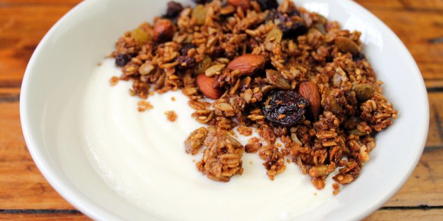 Individual House-Made Granola & Yogurt Parfait