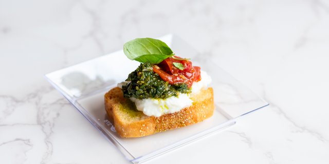 Burrata Crostini