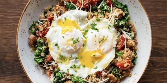 Power Breakfast Quinoa Bowl