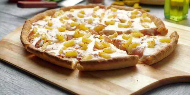 Hawaiian Pizza