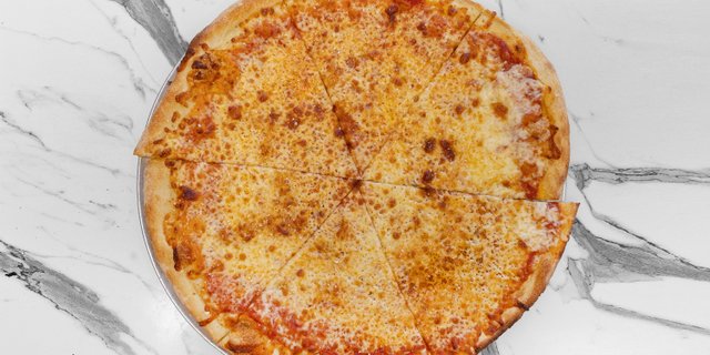 Gluten-Free Cheese & Tomato Sauce Pizza