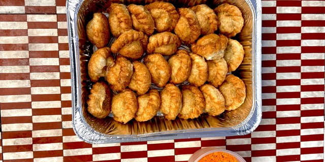 Chicken Curry Puff w/ Sweet Cucumber Relish