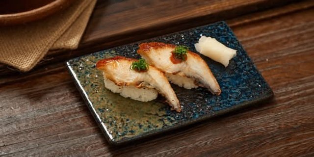 Yellowtail Sushi 2pcs