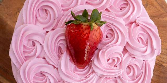 Fresas con Crema 8" Cake