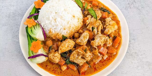 Chicken Red Curry w/ Rice Box