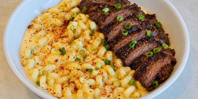 Flank Steak Mac N' Cheese