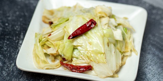 Stir-Fried Cabbage w/ Dried Chiles
