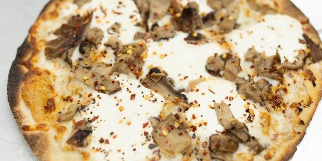 Shiitake Mushroom Traditional Pizza