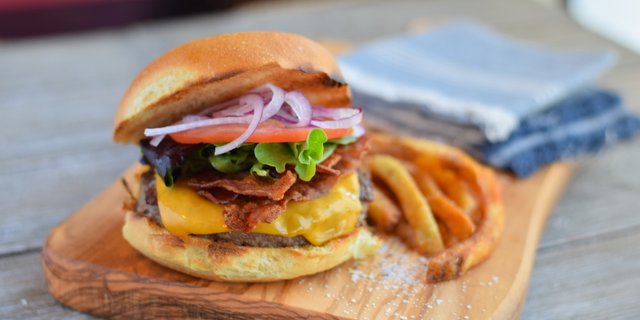 Large Bacon Cheeseburger