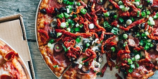 Garlic Tuscan Pizza