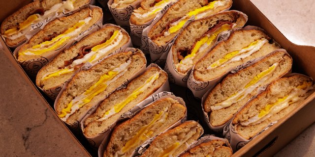 Classic Egg Sammy Box (Large)