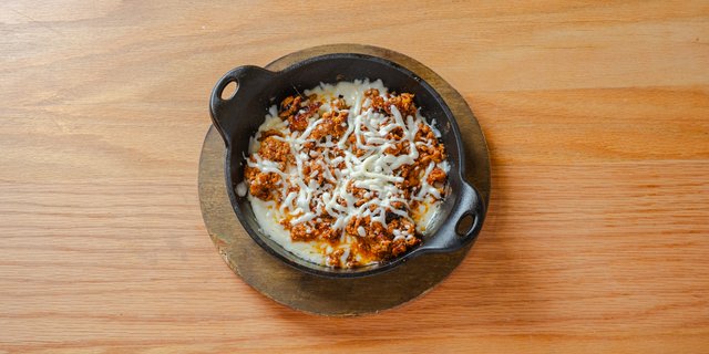 Queso Fundido y Chorizo