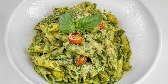 Gluten-Free Penne w/ Pesto Sauce