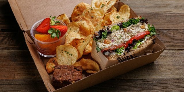 Walnut Chicken Salad Half-Sandwich Box