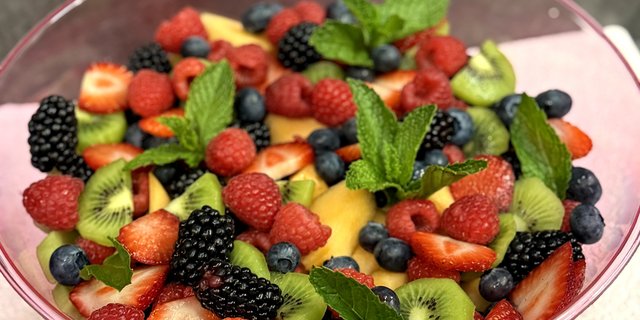 Family Style Fruit Bowl