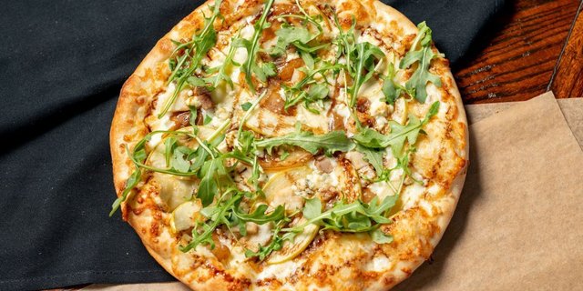 Cali Apple & Pork Belly Pizza