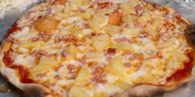 Hawaiian Traditional Pizza