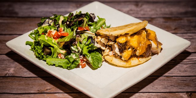 Pollo Arepa Box