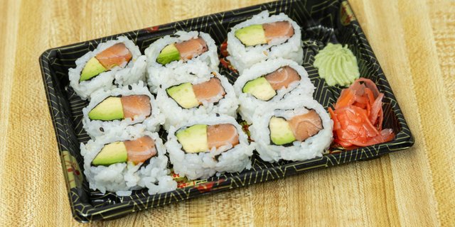 Salmon & Avocado Roll